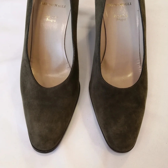 Bruno Magli Suede Italian Vero Cuoio Olive Green Wooden Block Heel Pumps Size 9 - Picture 6 of 16